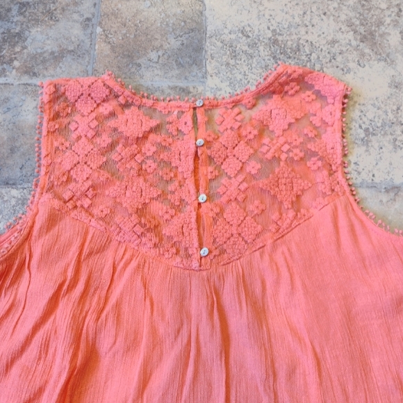 Embroidered tulle double layer sleeveless top - Picture 6 of 7